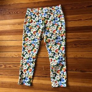 Fun Flower Print Cropped Leggings from Uniqlo